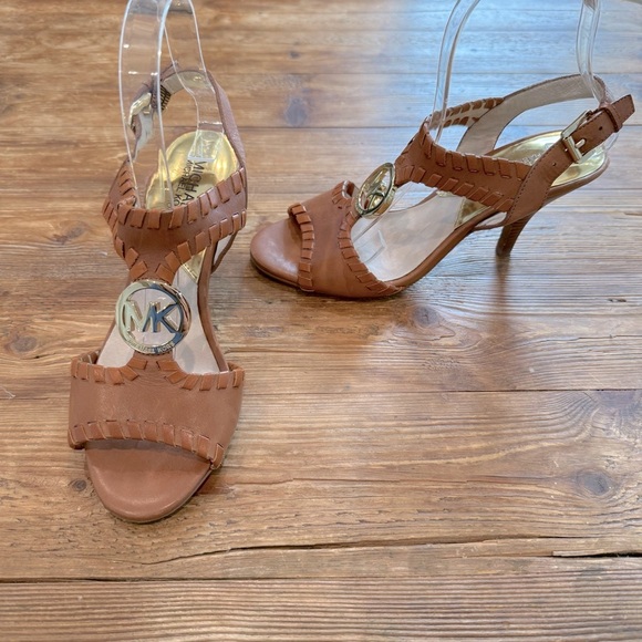 Michael Kors Women’s Leather Weave Open Toe‎ Sandal 3” Kitten Heel Camel 7M EUC - Picture 2 of 8